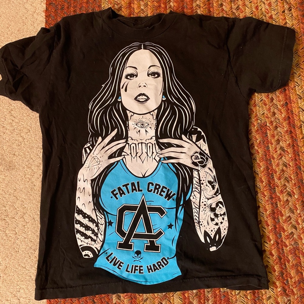 Fatal tattooed girl short sleeve t-shirt small